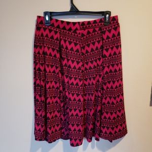 Like new LuLaRoe fuchsia geometric skirt